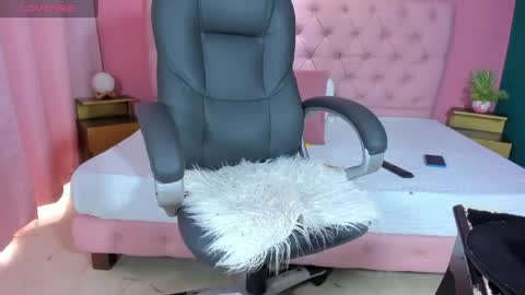 Snapshot of sweet_starxx chatting on 05-20-26, 08:48 Yeileen online show from 05-20-26, 08:48