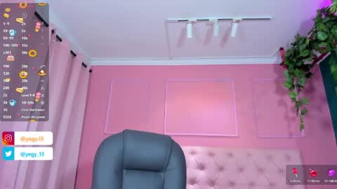 Snapshot of sweet_starxx chatting on 05-24-26, 11:43 Yeileen online show from 05-24-26, 11:43
