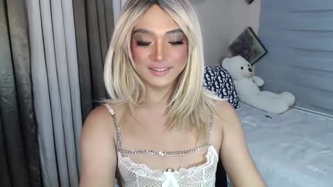 Snapshot of sweet_tenshi chatting on 03-05-25, 04:35 tenshi online show from 03-05-25, 04:35