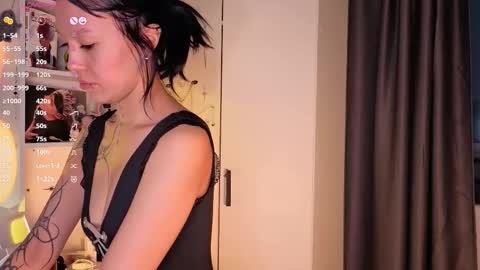 sweet_throne online show from 10-25-25, 04:09