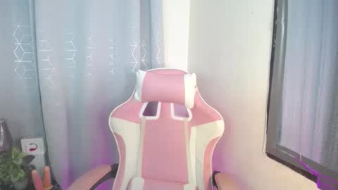 Snapshot of sweet_trishaxx chatting on 09-23-25, 01:30 Trisha online show from 09-23-25, 01:30