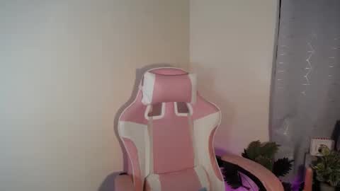 Snapshot of sweet_trishaxx chatting on 11-11-25, 01:00 Trisha online show from 11-11-25, 01:00