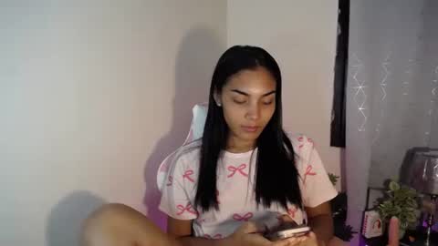 Snapshot of sweet_trishaxx chatting on 11-13-25, 06:12 Trisha online show from 11-13-25, 06:12