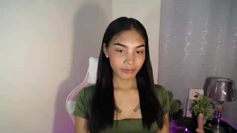 Snapshot of sweet_trishaxx chatting on 11-14-25, 02:27 Trisha online show from 11-14-25, 02:27