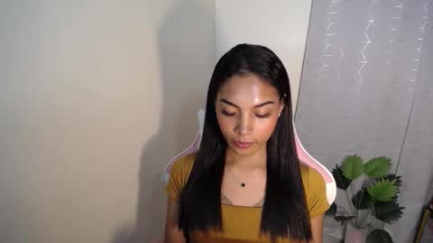 Snapshot of sweet_trishaxx chatting on 12-14-25, 10:25 Trisha online show from 12-14-25, 10:25