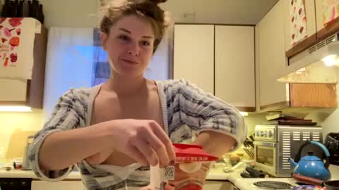 Snapshot of sweet_truffle chatting on 02-20-25, 10:59 Heidi Brenner - Please check bio for schedule  FAQ online show from 02-20-25, 10:59