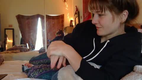 Snapshot of sweet_truffle chatting on 09-10-25, 06:30 Heidi Brenner - Please check bio for schedule  FAQ online show from 09-10-25, 06:30