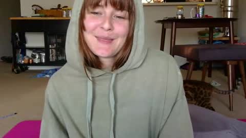 Snapshot of sweet_truffle chatting on 09-17-25, 10:11 Heidi Brenner - Please check bio for schedule  FAQ online show from 09-17-25, 10:11
