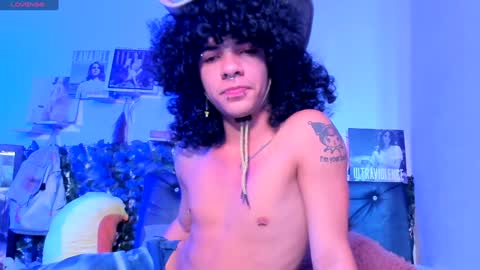 Snapshot of sweet_vond chatting on 12-12-24, 01:06 Steven independent model online show from 12-12-24, 01:06