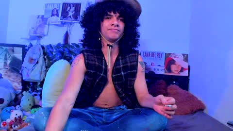 Snapshot of sweet_vond chatting on 12-12-24, 06:53 Steven independent model online show from 12-12-24, 06:53