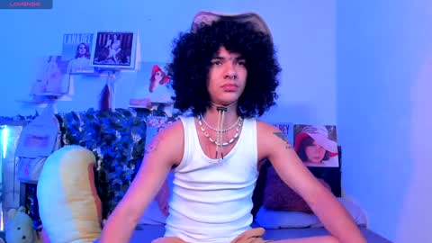 Snapshot of sweet_vond chatting on 12-13-24, 04:05 Steven independent model online show from 12-13-24, 04:05