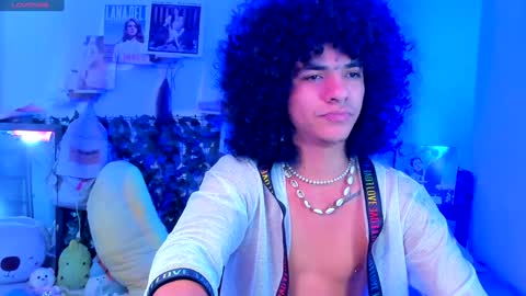 Snapshot of sweet_vond chatting on 12-16-24, 07:10 Steven independent model online show from 12-16-24, 07:10