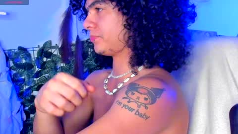 Snapshot of sweet_vond chatting on 01-25-25, 04:23 Steven independent model online show from 01-25-25, 04:23