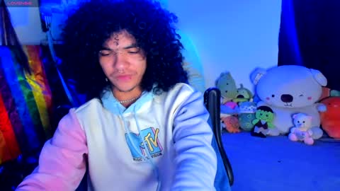 Snapshot of sweet_vond chatting on 02-07-25, 03:23 Steven independent model online show from 02-07-25, 03:23