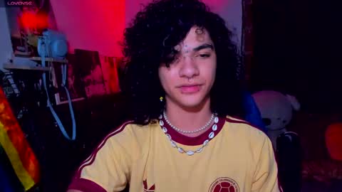 Snapshot of sweet_vond chatting on 02-11-25, 04:01 Steven independent model online show from 02-11-25, 04:01