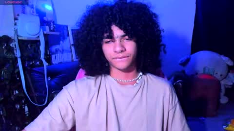 Snapshot of sweet_vond chatting on 02-25-25, 04:03 Steven independent model online show from 02-25-25, 04:03