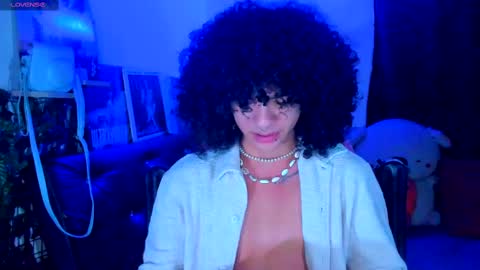 Snapshot of sweet_vond chatting on 02-26-25, 05:42 Steven independent model online show from 02-26-25, 05:42
