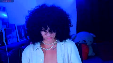 Snapshot of sweet_vond chatting on 02-26-25, 08:48 Steven independent model online show from 02-26-25, 08:48