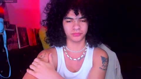 Snapshot of sweet_vond chatting on 03-01-25, 02:59 Steven independent model online show from 03-01-25, 02:59