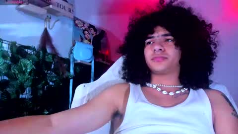 Snapshot of sweet_vond chatting on 03-01-25, 06:03 Steven independent model online show from 03-01-25, 06:03