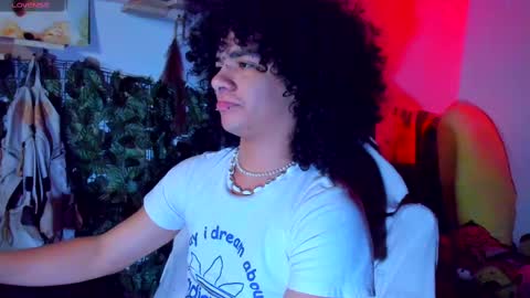 Snapshot of sweet_vond chatting on 03-05-25, 07:49 Steven independent model online show from 03-05-25, 07:49