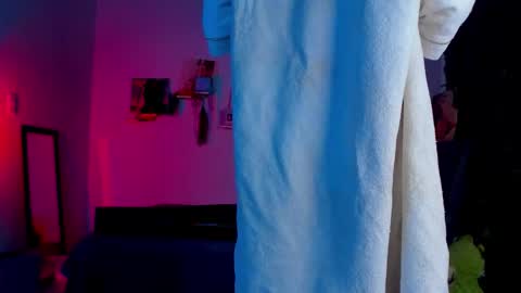 Snapshot of sweet_vond chatting on 10-10-25, 11:37 Steven independent model online show from 10-10-25, 11:37