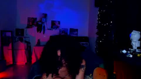 Snapshot of sweet_vond chatting on 11-08-25, 12:00 Steven independent model online show from 11-08-25, 12:00