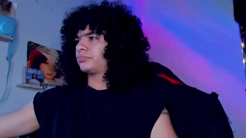 Snapshot of sweet_vond chatting on 11-24-25, 02:55 Steven independent model online show from 11-24-25, 02:55