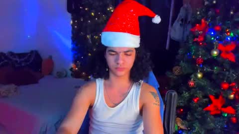 Snapshot of sweet_vond chatting on 12-16-25, 12:21 Steven independent model online show from 12-16-25, 12:21
