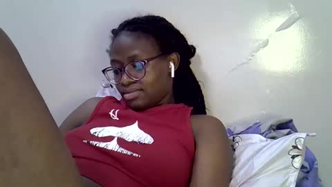 sweet_zarah online show from 04-26-26, 07:00