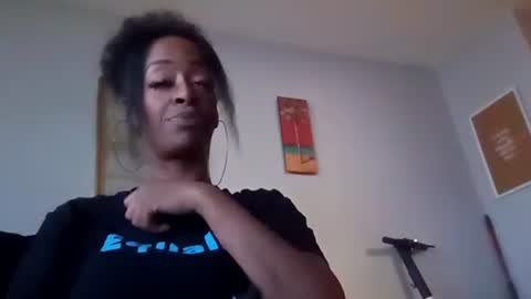 Snapshot of sweetaztea chatting on 02-05-25, 11:50 sweetaztee online show from 02-05-25, 11:50