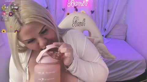 Snapshot of sweetbambi19 chatting on 09-22-25, 05:20 Andrea  online show from 09-22-25, 05:20