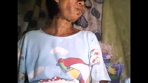 Snapshot of sweetbella24 chatting on 09-18-25, 11:01 im anne online show from 09-18-25, 11:01