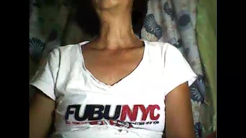 Snapshot of sweetbella24 chatting on 10-23-25, 01:10 im anne online show from 10-23-25, 01:10