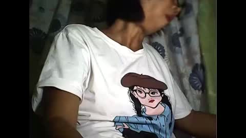 Snapshot of sweetbella24 chatting on 10-24-25, 01:18 im anne online show from 10-24-25, 01:18