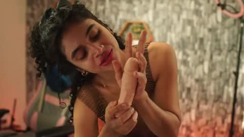Snapshot of sweetbonii chatting on 05-03-26, 04:24 Salom independent model online show from 05-03-26, 04:24