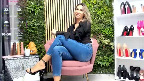 Cherry online show from 10-31-25, 06:47