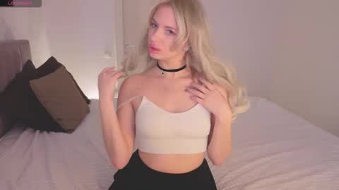 Snapshot of sweetcherryblonde chatting on 11-10-25, 08:57 Barbie online show from 11-10-25, 08:57