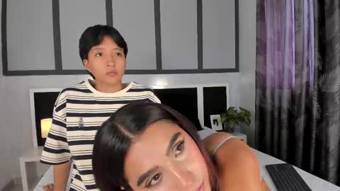 Snapshot of sweetcoupple chatting on 10-13-25, 06:41 Eva Short hair girl - Victoria Long red hair online show from 10-13-25, 06:41