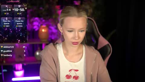 Snapshot of sweetdaisy_me chatting on 03-08-26, 08:18 Lina online show from 03-08-26, 08:18