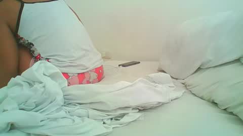 Snapshot of sweetdoll6 chatting on 06-05-26, 03:29 Sweet Doll online show from 06-05-26, 03:29
