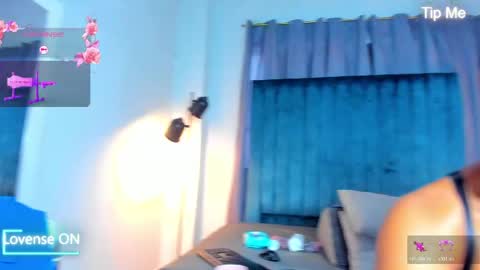 Snapshot of sweetebony_69 chatting on 05-27-26, 11:40 Mia online show from 05-27-26, 11:40