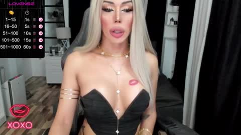 Snapshot of sweetestcandice08 chatting on 09-25-25, 04:11 CANDACE online show from 09-25-25, 04:11