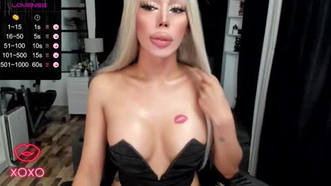 Snapshot of sweetestcandice08 chatting on 10-09-25, 04:32 CANDACE online show from 10-09-25, 04:32