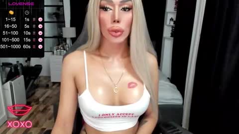 Snapshot of sweetestcandice08 chatting on 10-16-25, 06:31 CANDACE online show from 10-16-25, 06:31