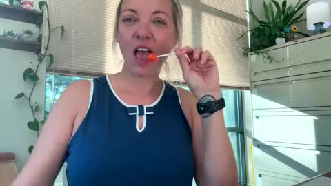 Snapshot of sweetgapeach1 chatting on 10-14-25, 12:50 sweetgapeach1 online show from 10-14-25, 12:50