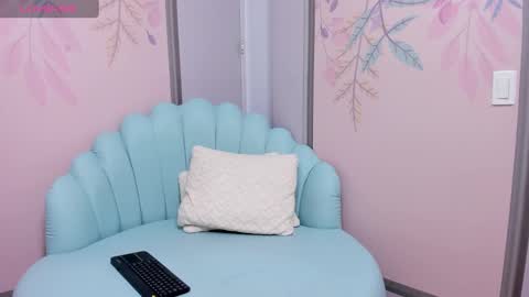 Snapshot of sweetgirl4u_ chatting on 02-13-25, 10:12 MIA  online show from 02-13-25, 10:12
