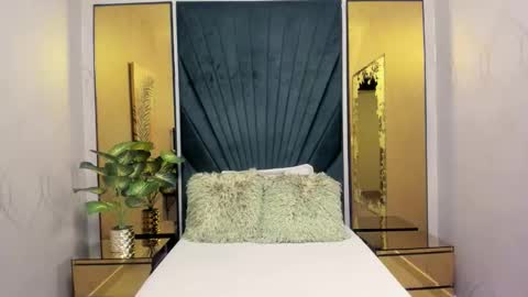 Snapshot of sweetgirl4u_ chatting on 10-22-25, 08:25 MIA  online show from 10-22-25, 08:25