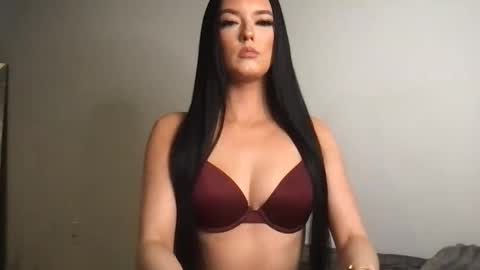 Gracie  online show from 11-20-25, 03:07