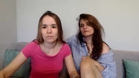 Snapshot of sweetharts69 chatting on 06-04-26, 09:59 Alina and Mia online show from 06-04-26, 09:59